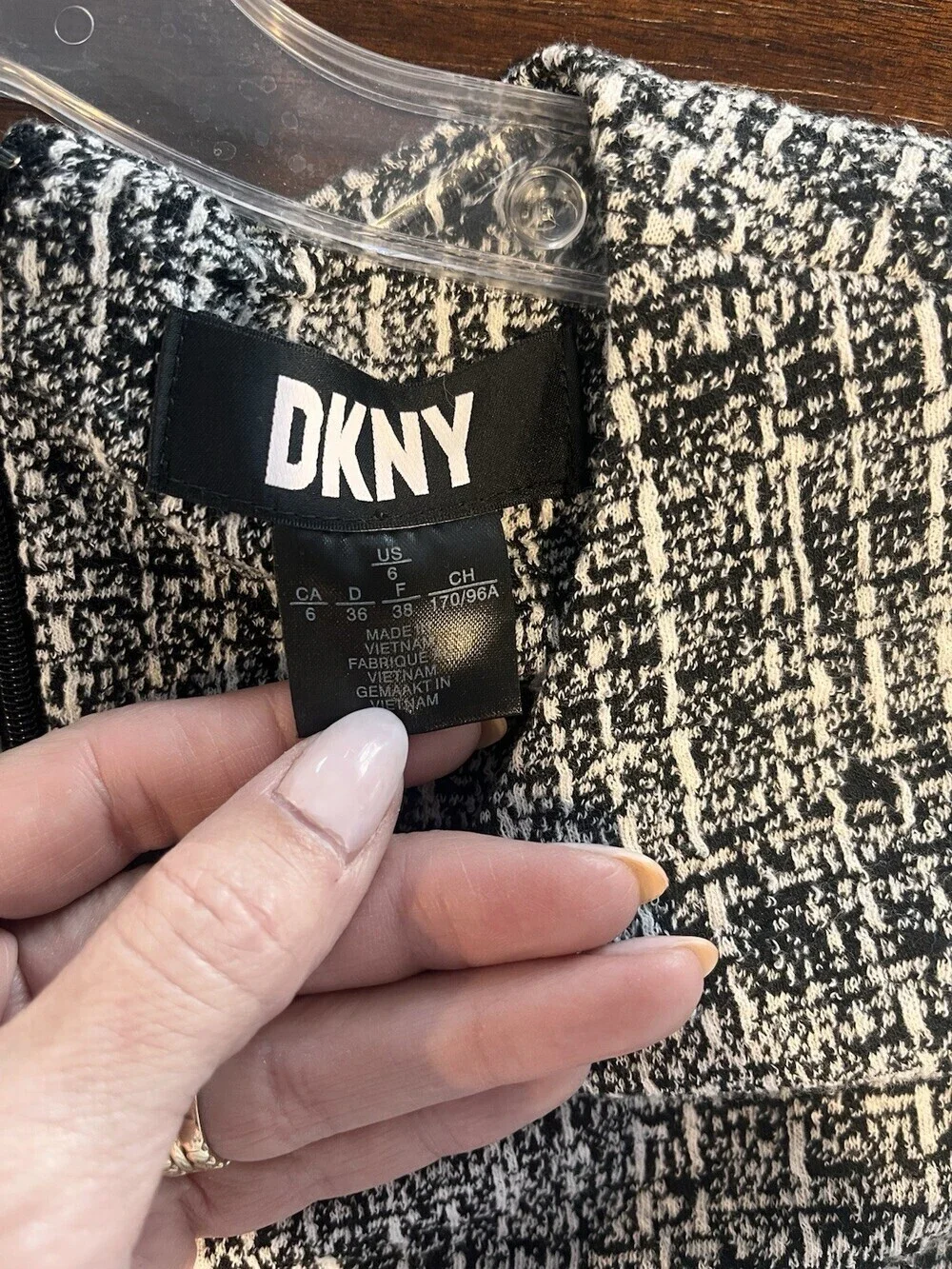 DKNY Tweed Knit Short Sleeve Dress Black White Pocket Detail Size 6 - Picture 2 of 6